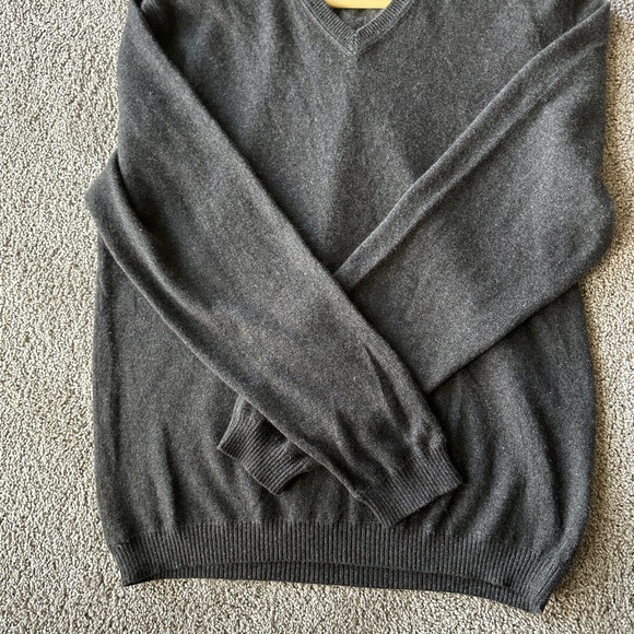 100% Cashmere JWN Nordstrom Gray V-Neck Pullover Sweater Men’s M Quiet Luxury - Picture 5 of 7